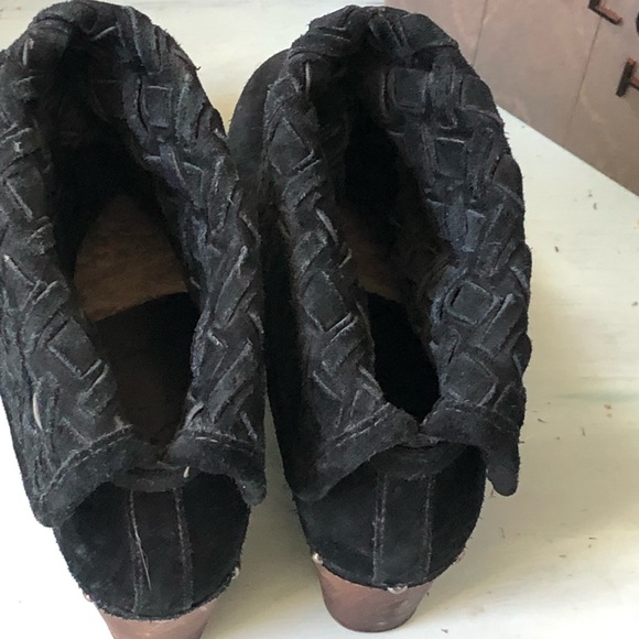 Black UGG boot - Picture 6 of 6